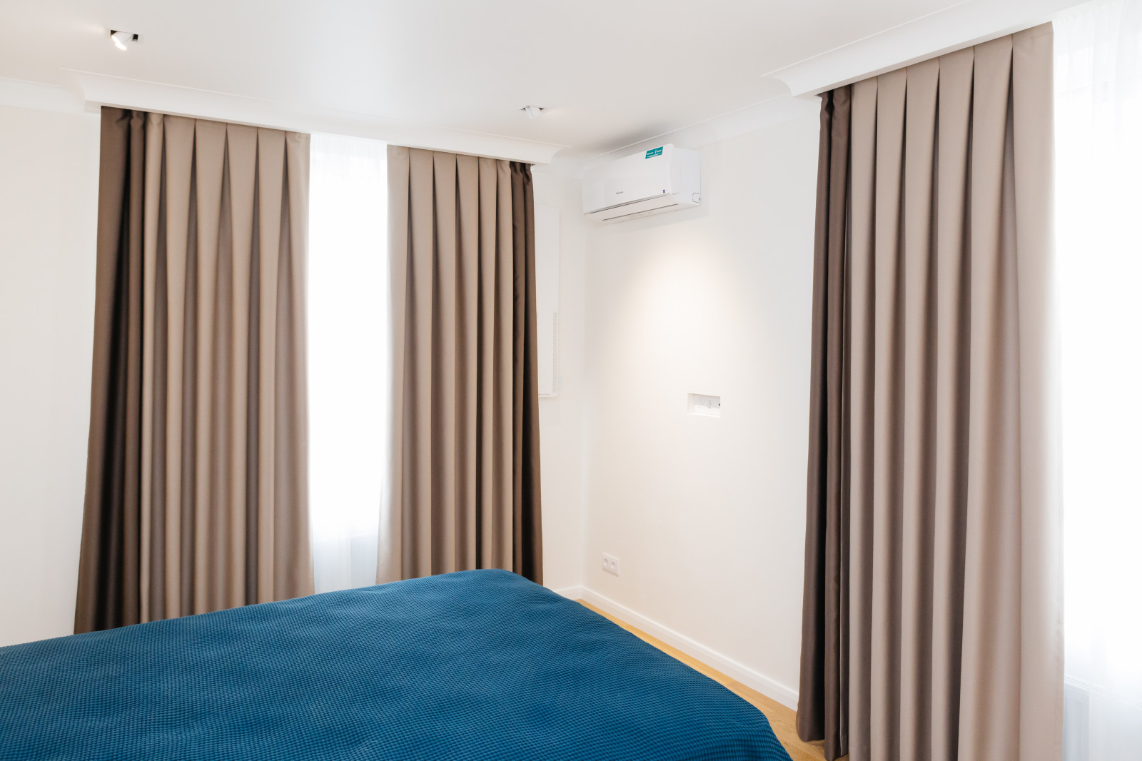 Мужская спальная, шторы блекаут  (ЖК Венский лес г. Уфа)