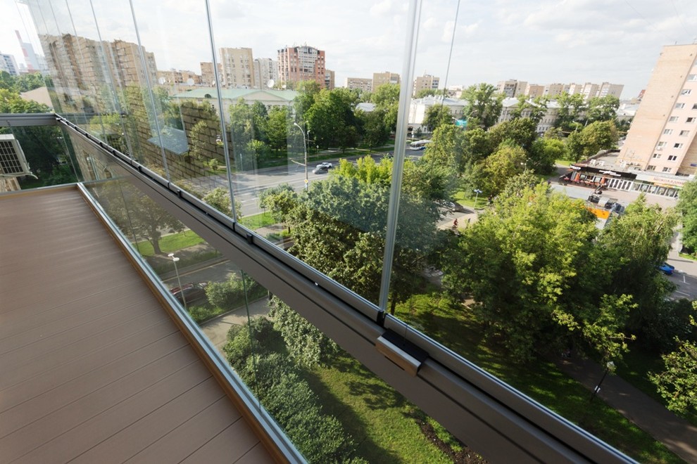 Панорамное остекление узкого балкона