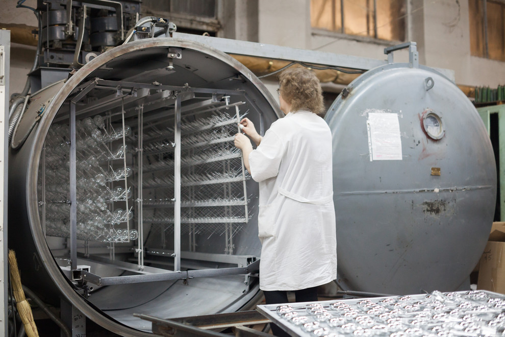 Портрет: Российские новогодние игрушки от фабрики «Елочка»