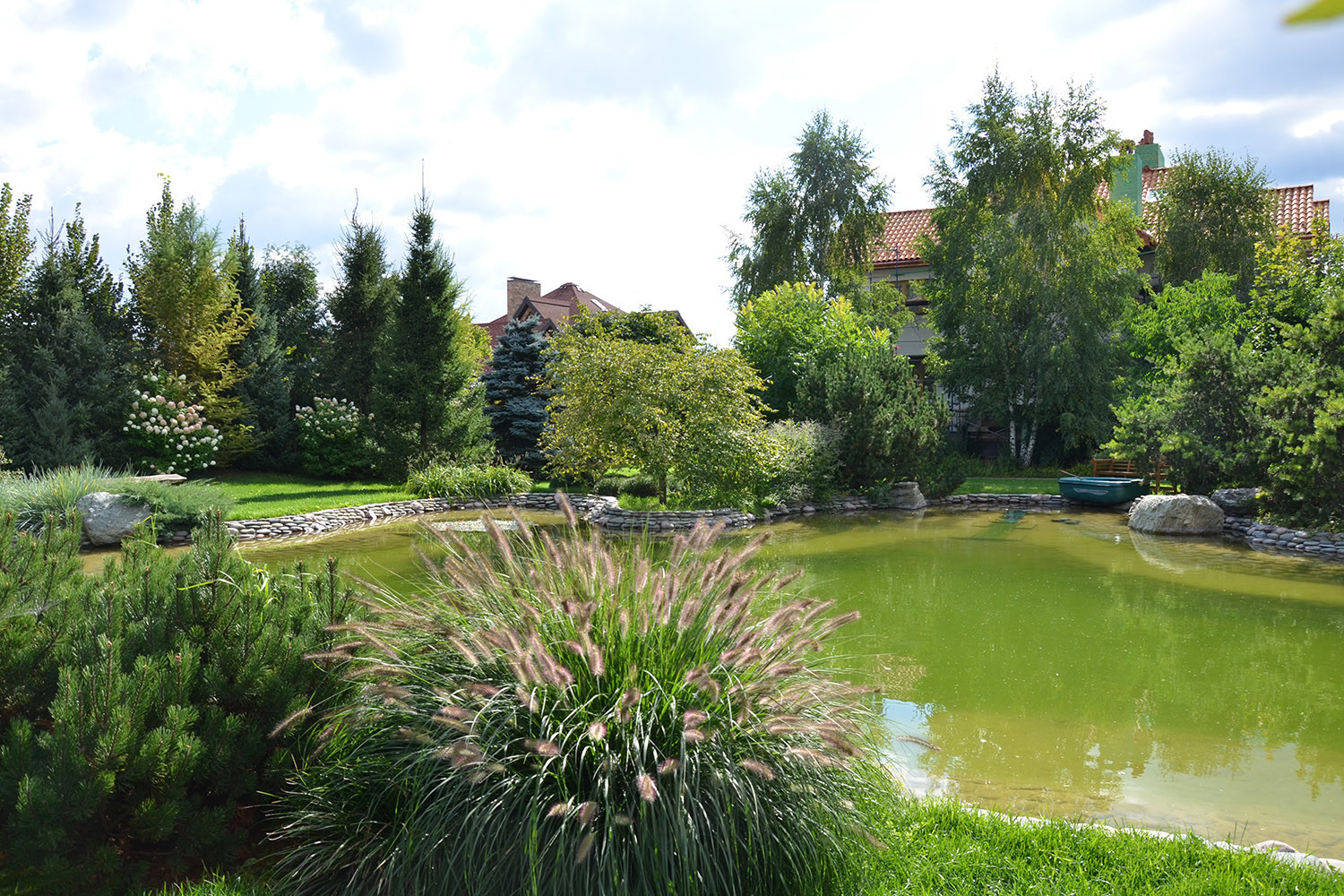 Ландшафтный сад с прудом в КП "Европа"