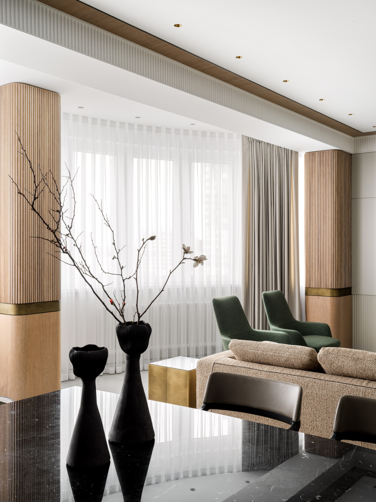 Встроенный телевизор со скрытой дверью