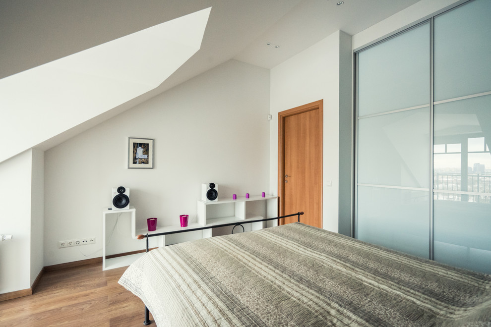 Небольшая квартира-студия с камином