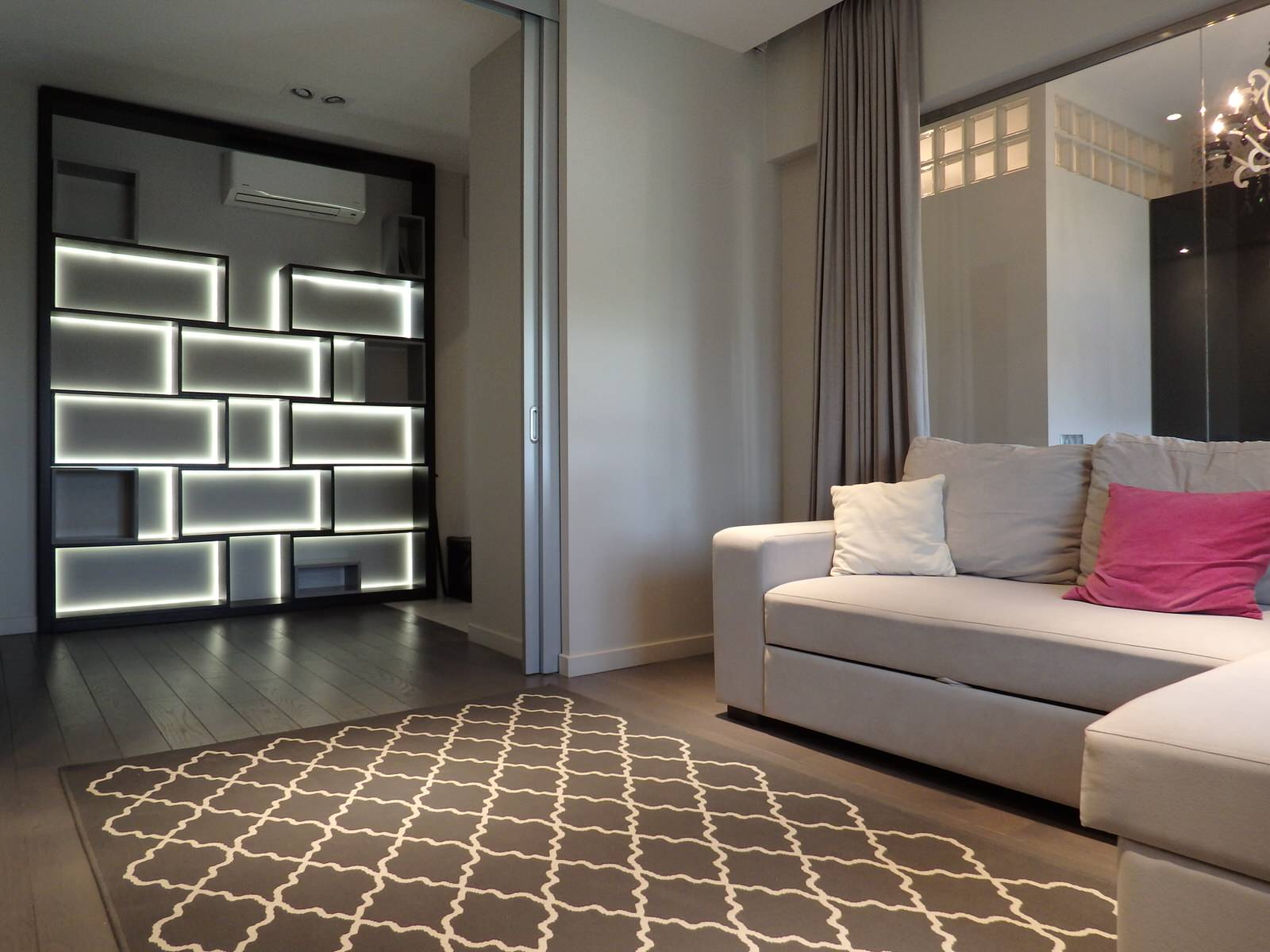 Двухкомнатная квартиры со стеклянной перегородкой на Овчинниковской набережной