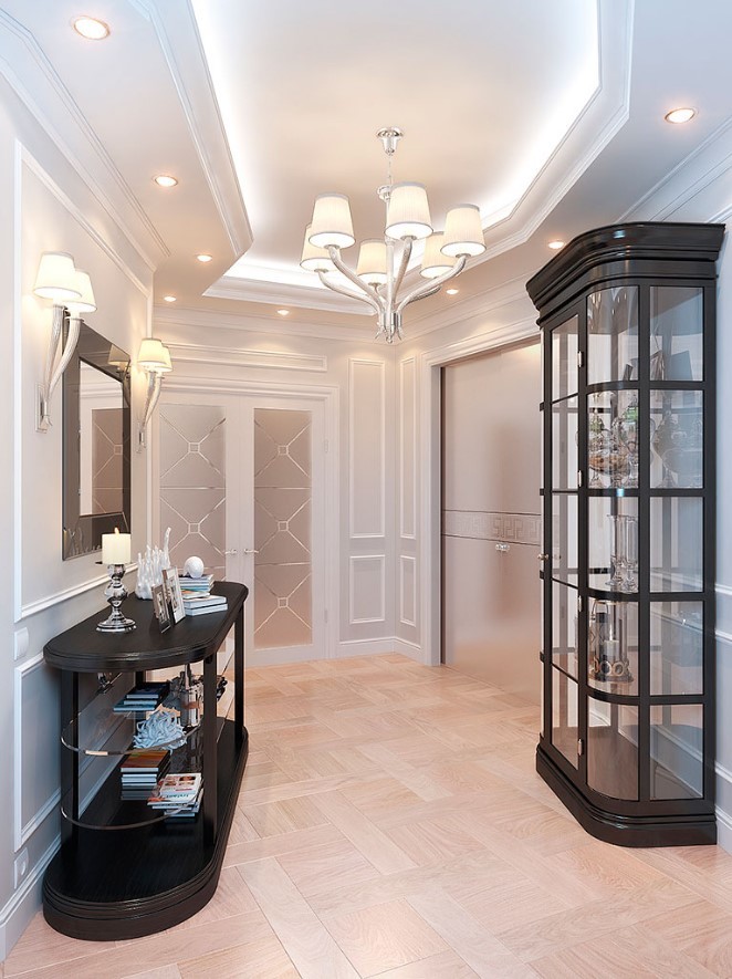 У Ростральных колонн