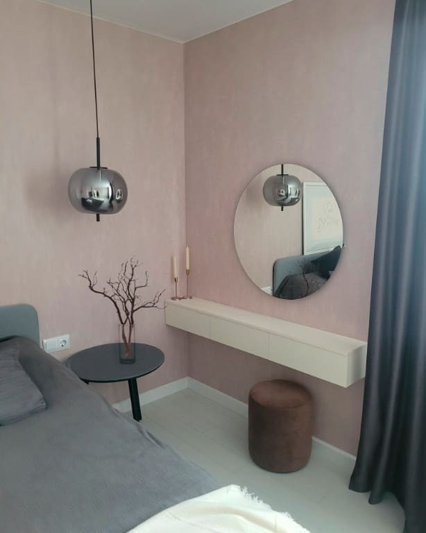 Обложка проекта: Розовая спальня с графитовыми акцентами.
