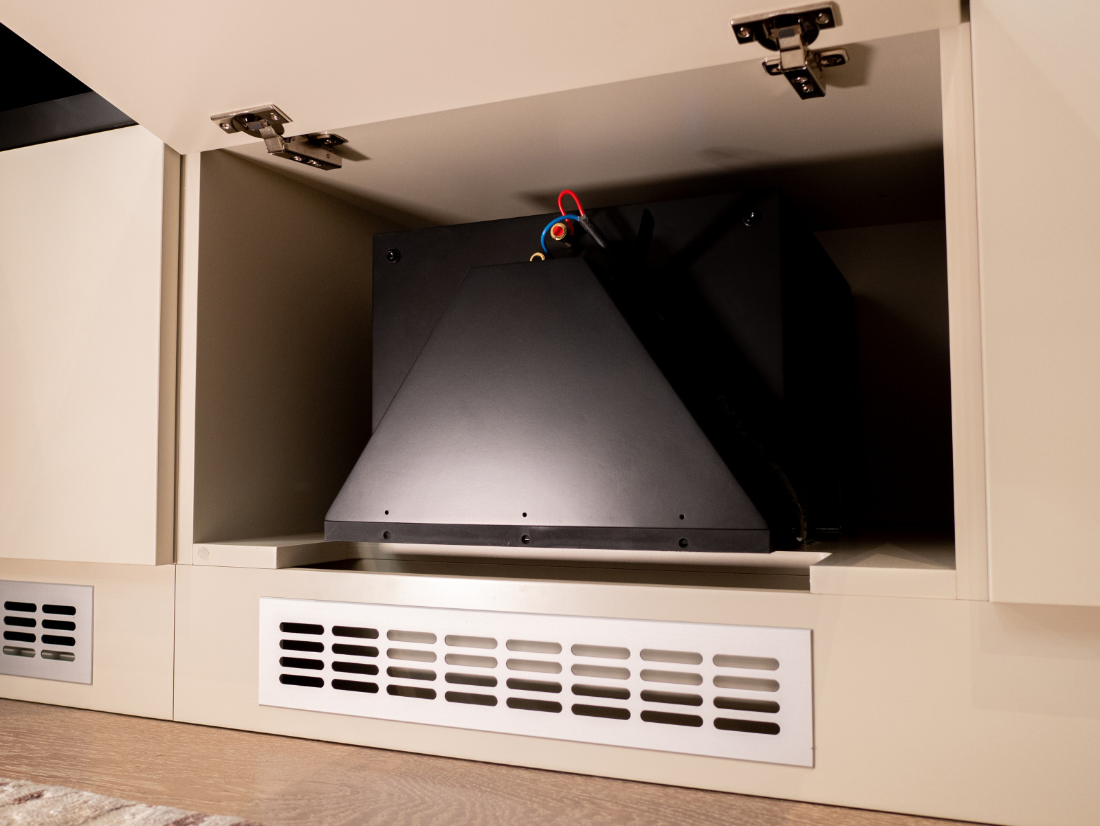 Киношкаф в квартире на Мосфильмовской