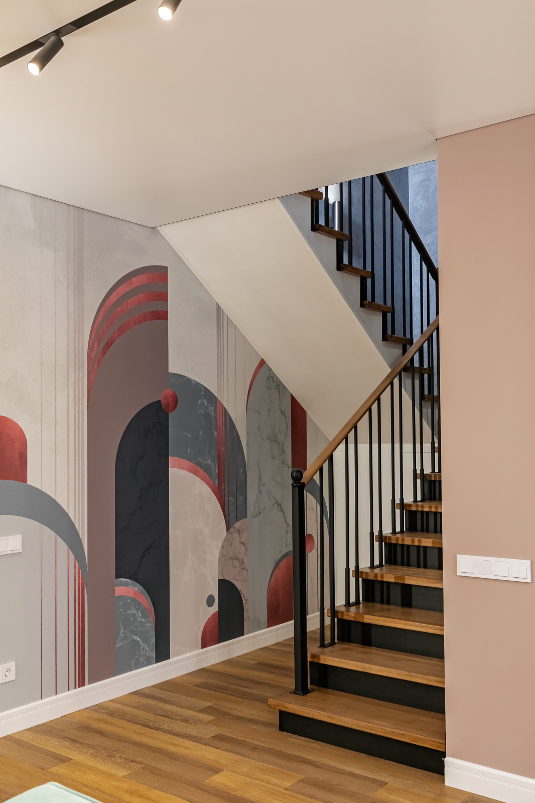 Яркий интерьер таунхауса