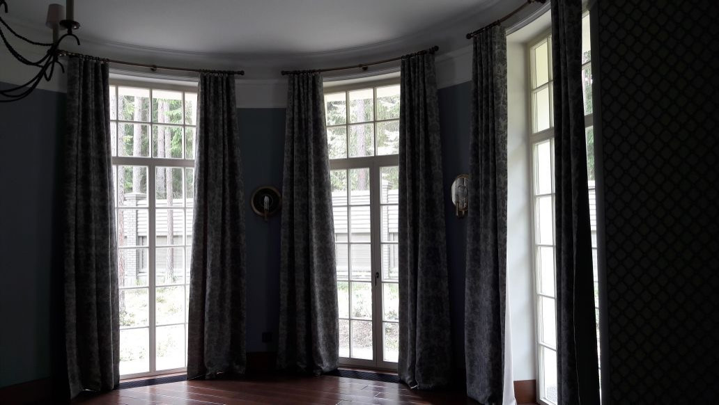 Эркерный карниз