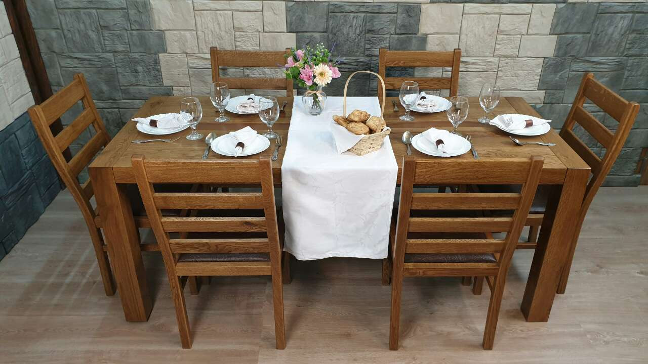 Обеденная группа дубовый стол янтарная река и шесть стульев.