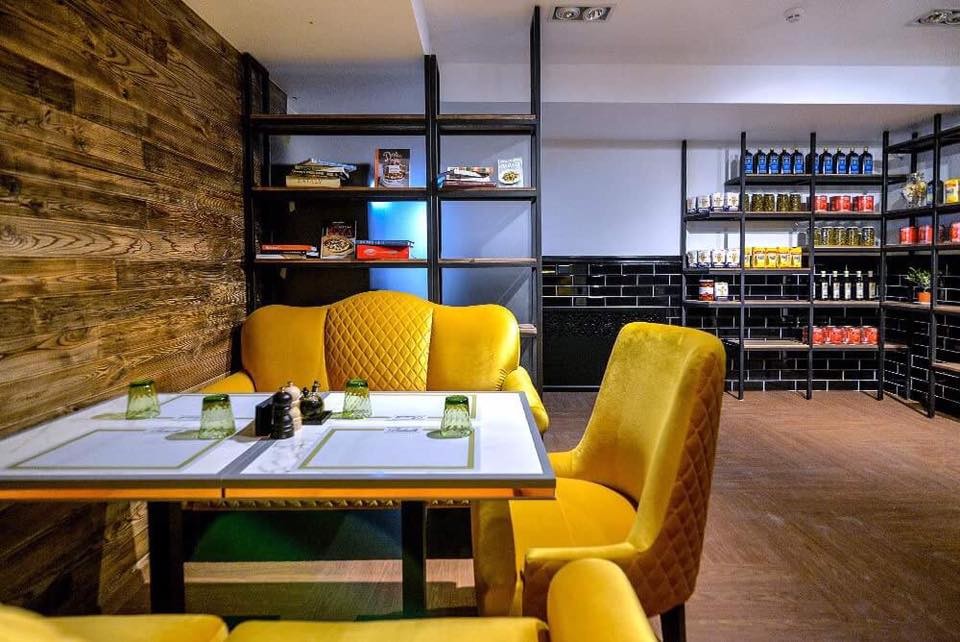 Обложка проекта: Барная стойка и металлические стеллажи для ресторана итальянской кухни Balmelli