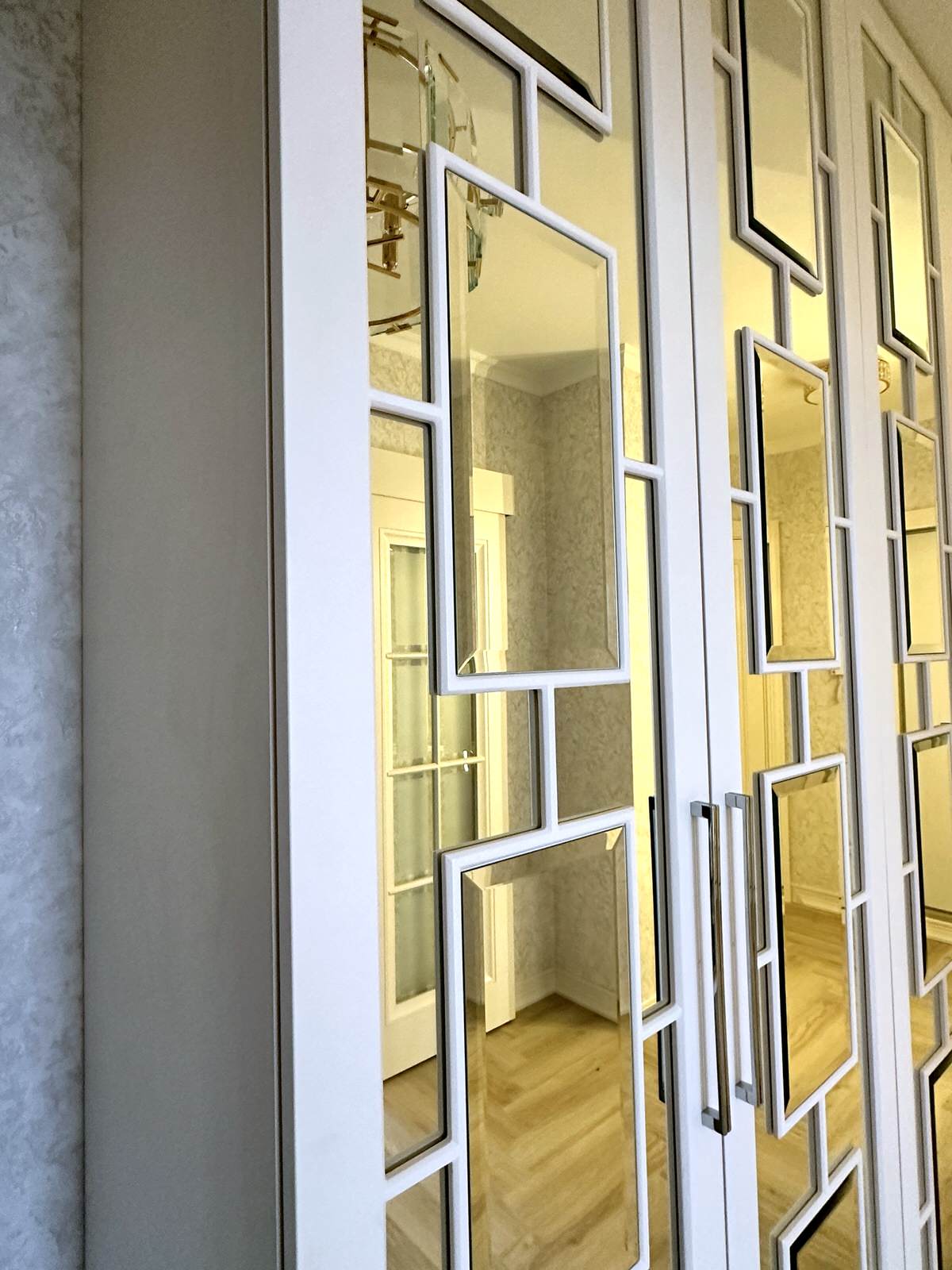 Шкаф с раскладкой в прихожую.