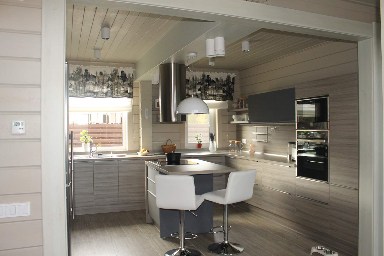 Отделка дома и бани из клееного бруса