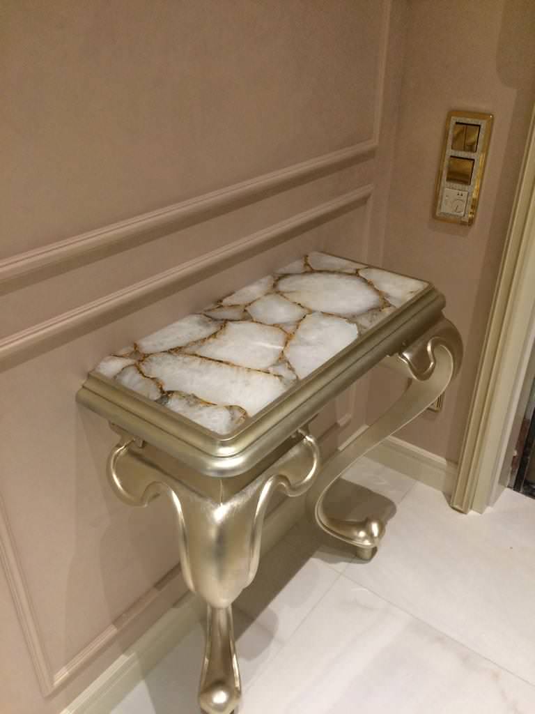 Столешницы из натурального белого Агата с сусальным золотом