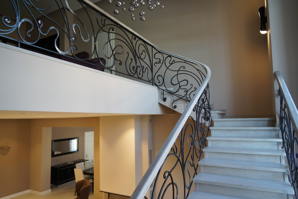 Кованное перильное ограждение в котеджном поселке Онегино