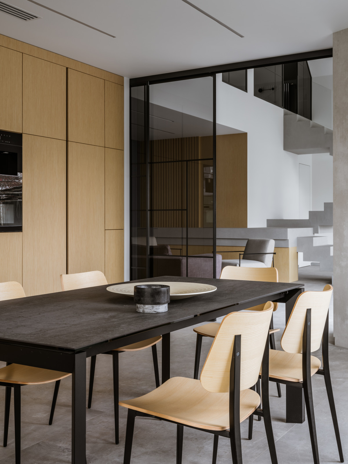 Дом с парящей лестницей