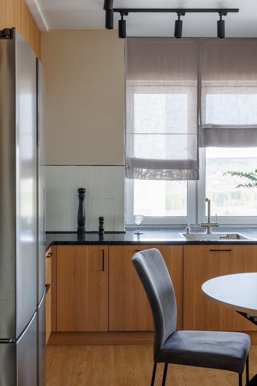 Трешка для молодой пары с двумя детьми