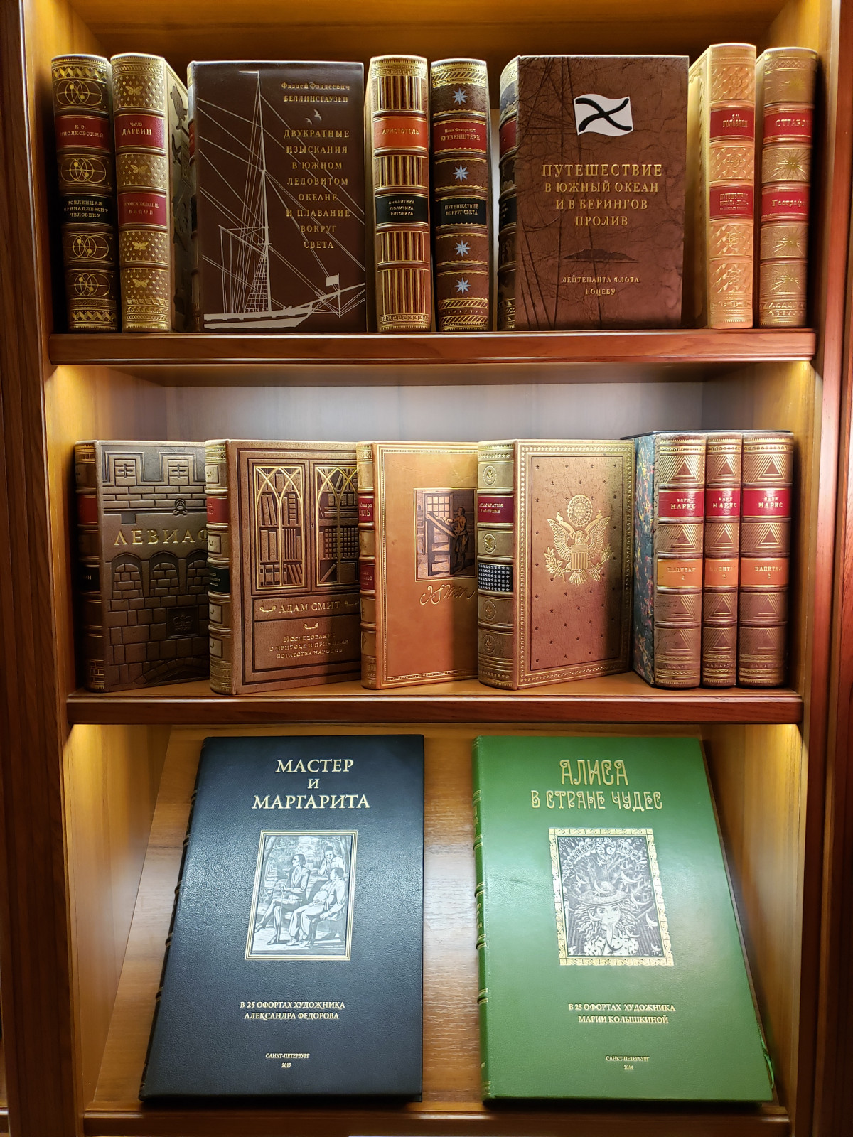 Обложка проекта: Vs Libris книжный бутик-библиотека в ТЦ Времена Года