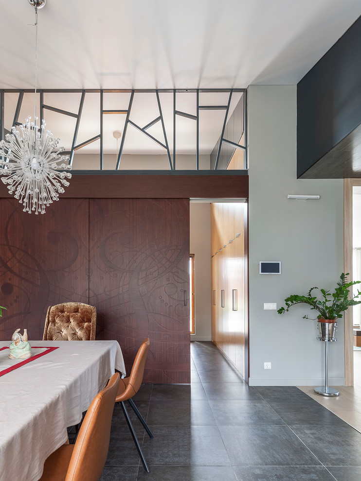 В гостях: Удивительный забор и черный-черный дом