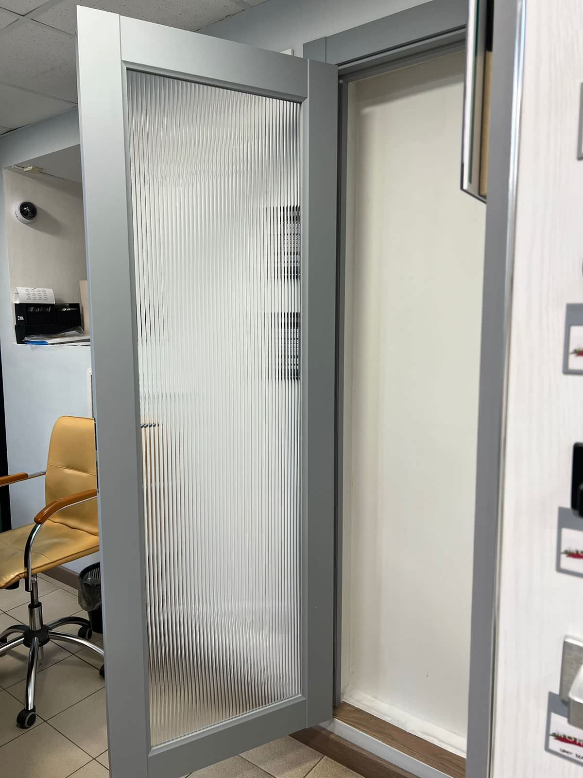 Интерьер магазина-салона Киров, Герцена, 88, цокольный этаж