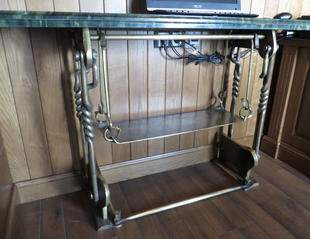 Обложка проекта: Столик в морском стиле. Латунное подстолье и столешница из яшмы.