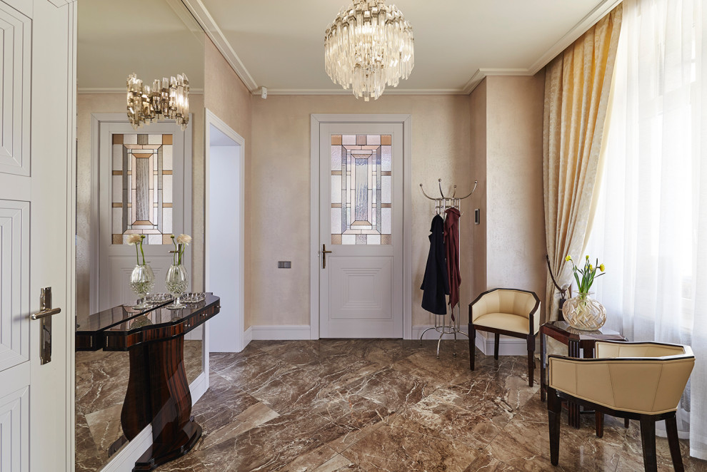 Интерьер прихожей в загородном доме