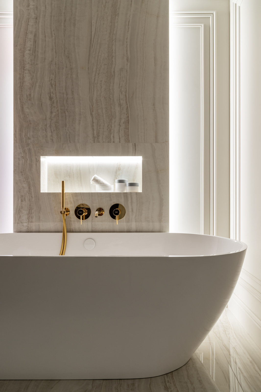 Просторная квартира в светлых оттенках