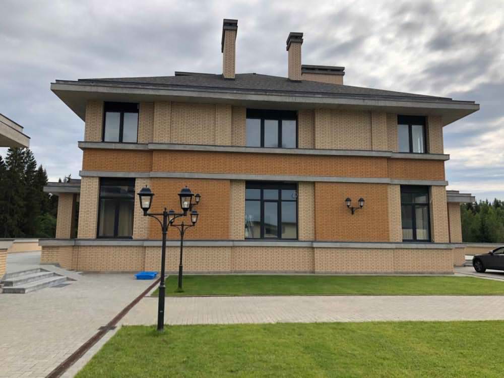 Обложка проекта: Частный дворцовый комплекс в поселке Агалатово