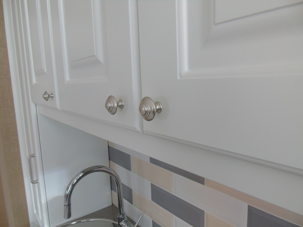 Белая кухня в квартире в Красногорске для заслуженного артиста России