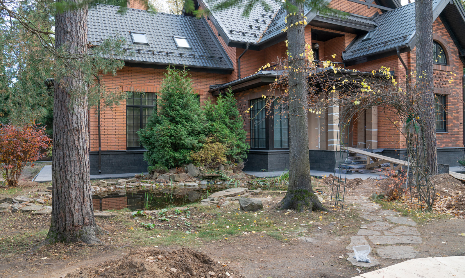 Таймлайн: 9 месяцев на реновацию сада 45 соток в английском стиле