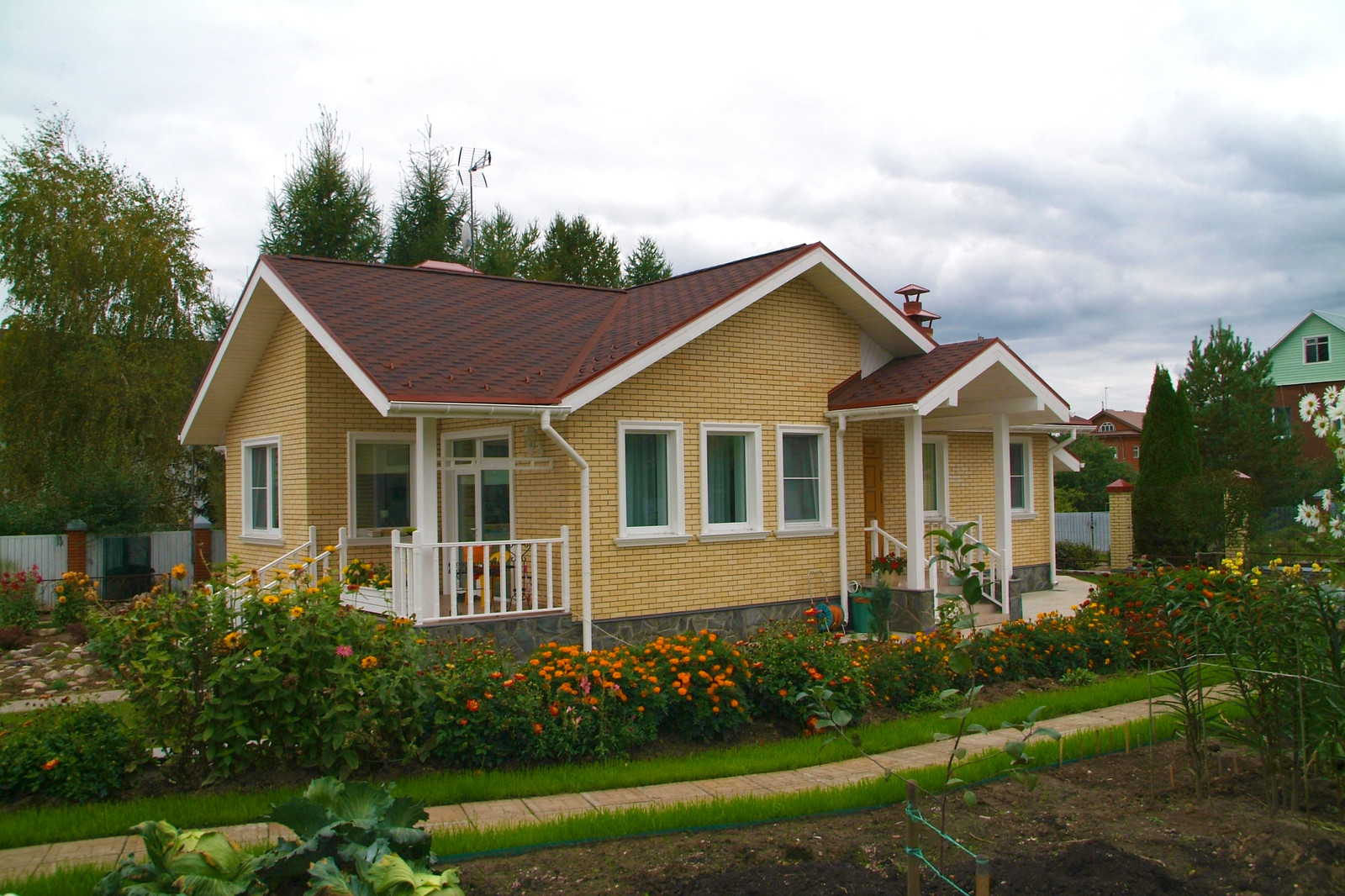 Домик у пруда в Рассудове