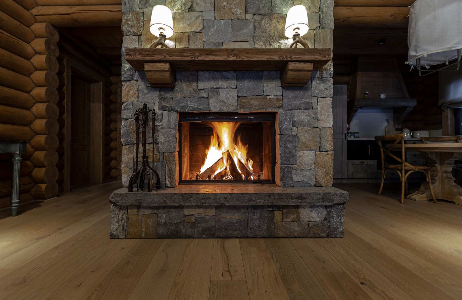Камин в загородном доме