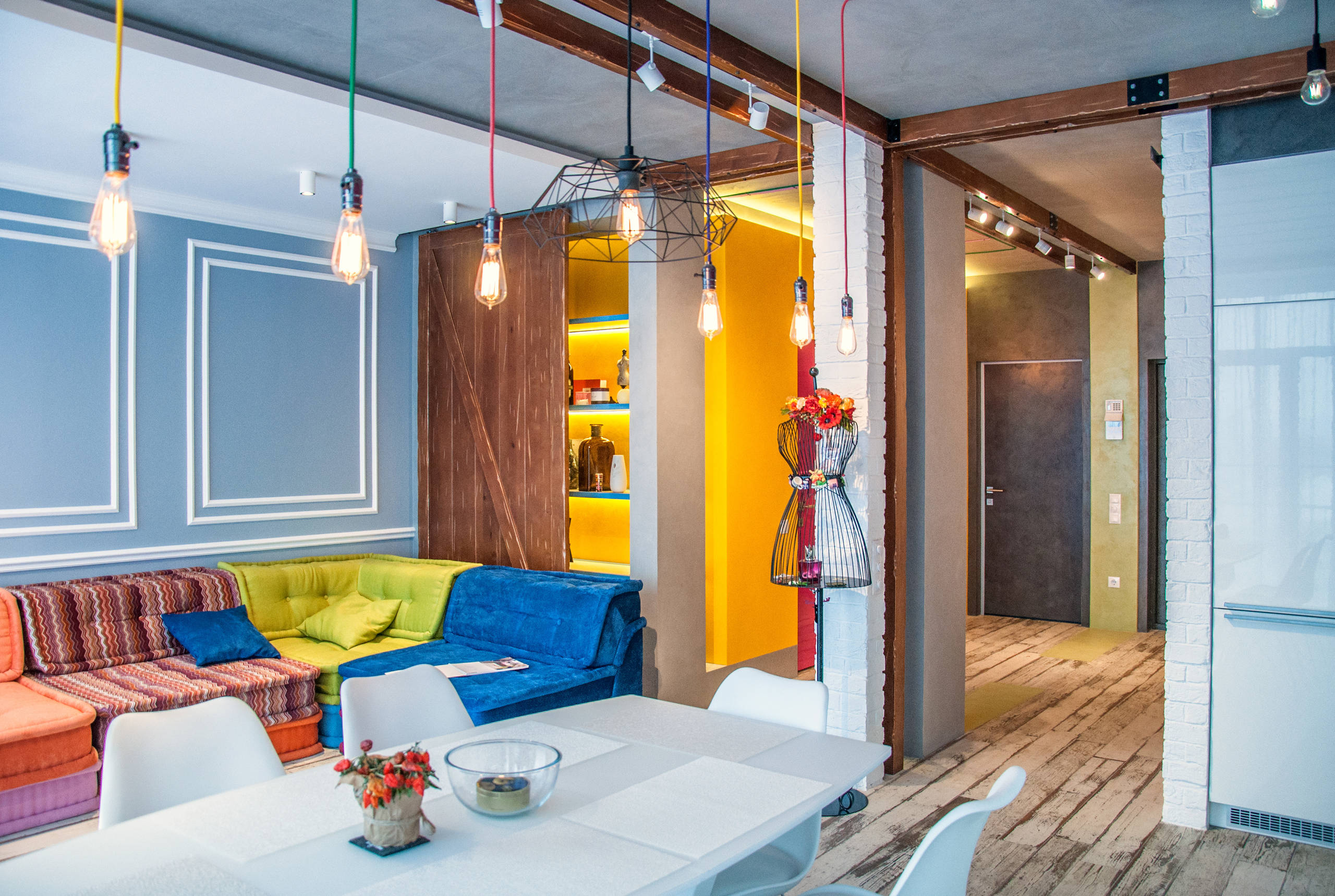 Houzz Украина: Лофт с полицейским зеркалом для танцовщицы