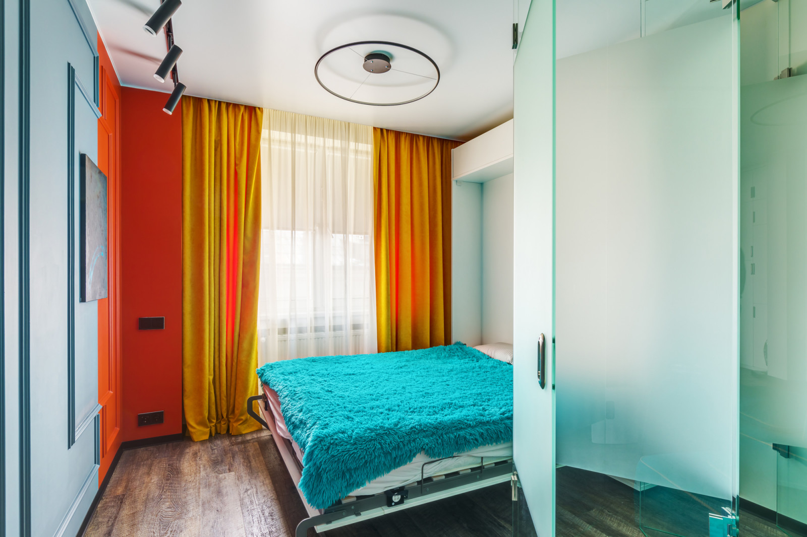 Современный и Яркий