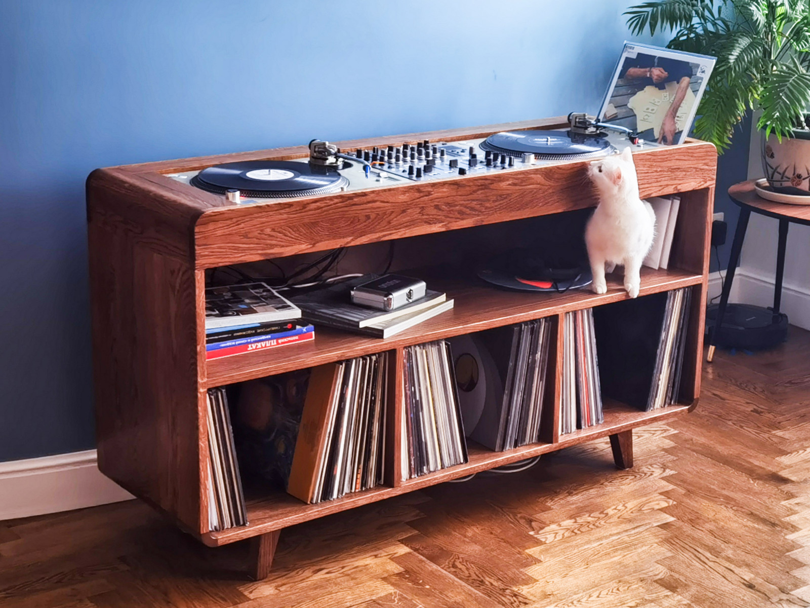 Тумбы и комоды