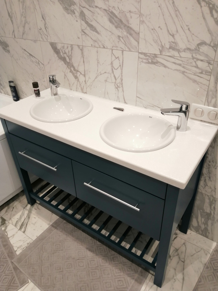 Мебель и аксессуары для ванной комнаты.