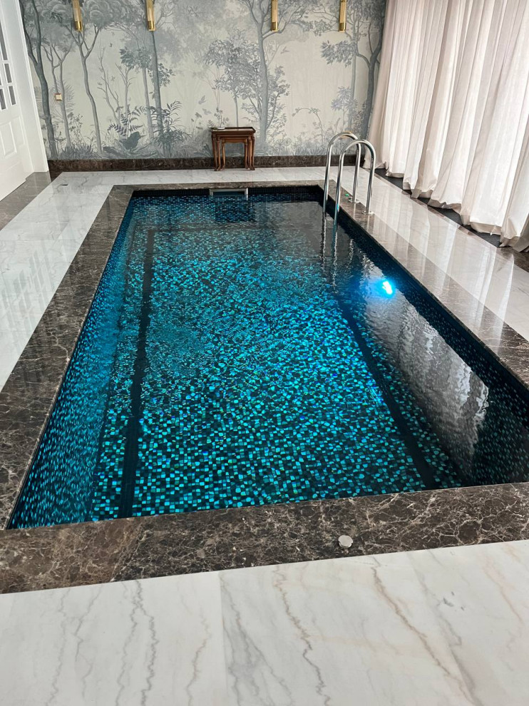 Бетонный бассейн в мозаики