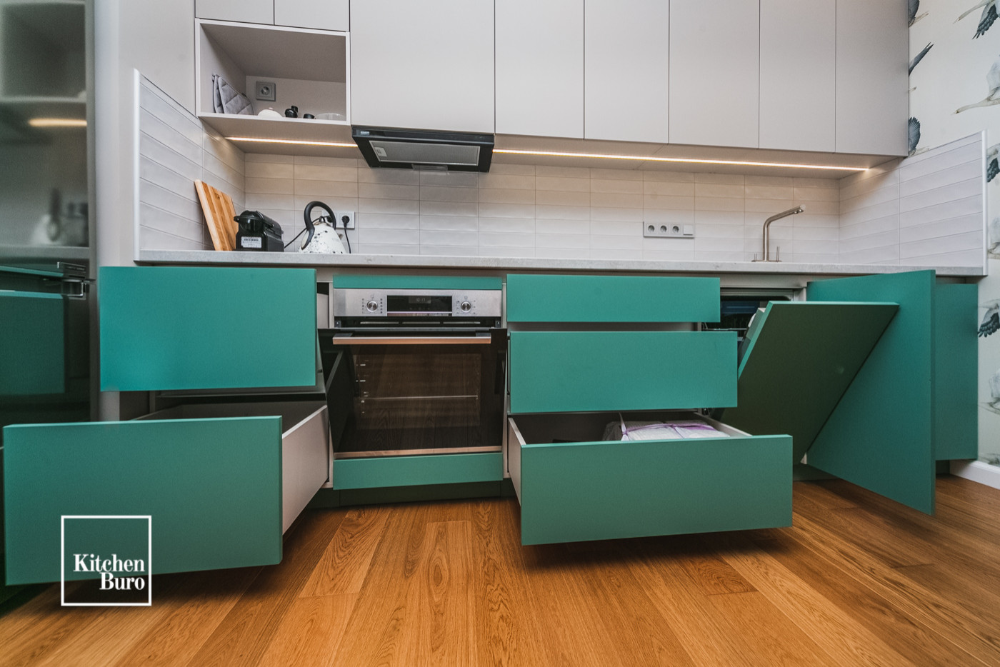 Яркая кухня на Олонецкой