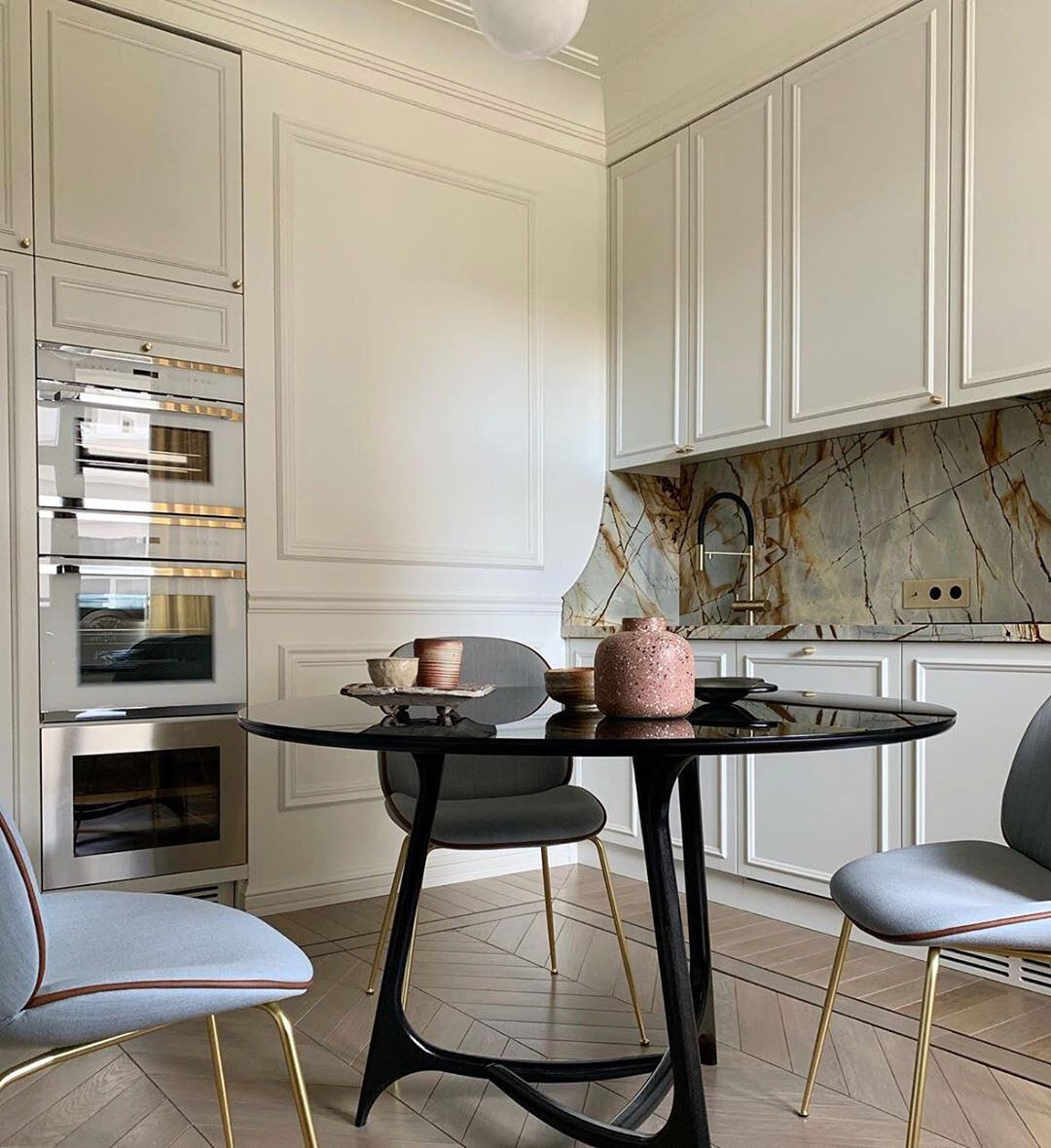 Стол из новой коллекции Kyns