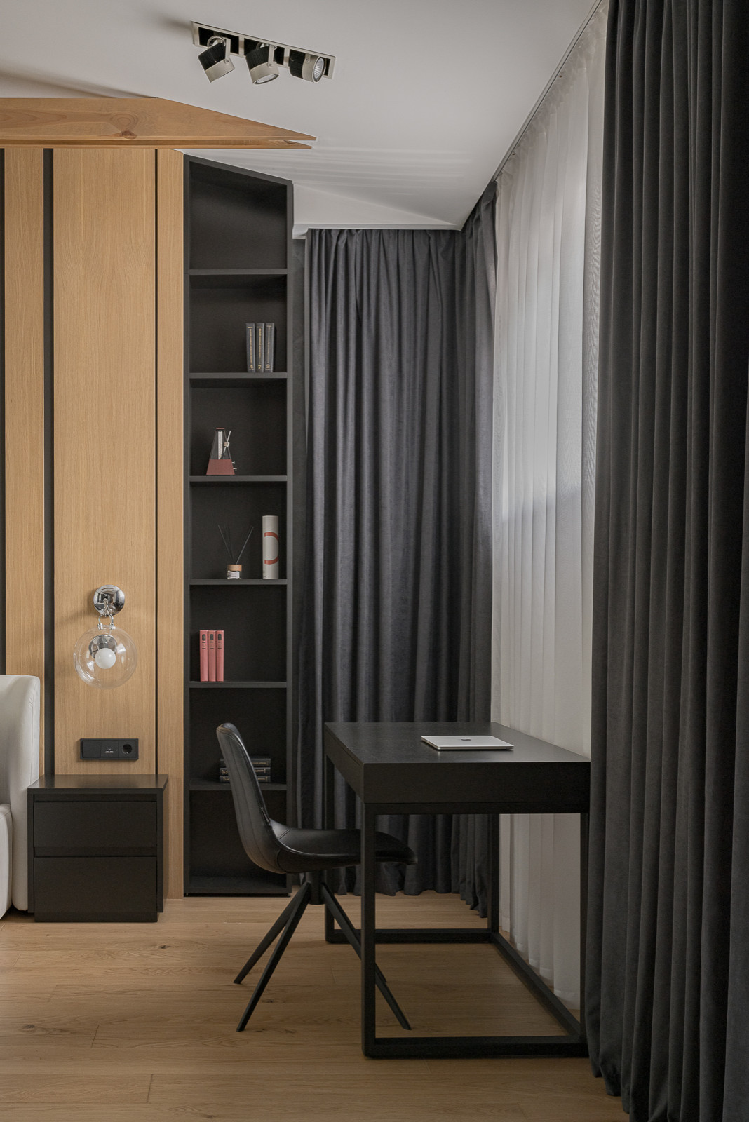 Мебельное наполнение загородного дома. "Родовое гнездо" отца и двух сыновей.