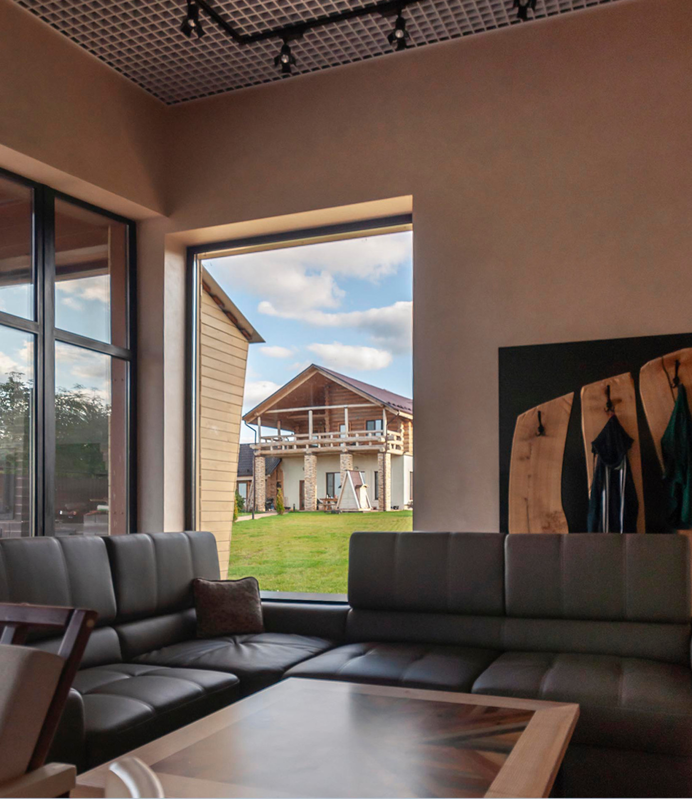 Вид из бани на дом