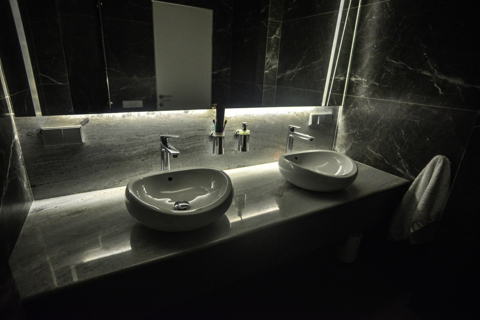 Квартира 110 кв. м - Монохром