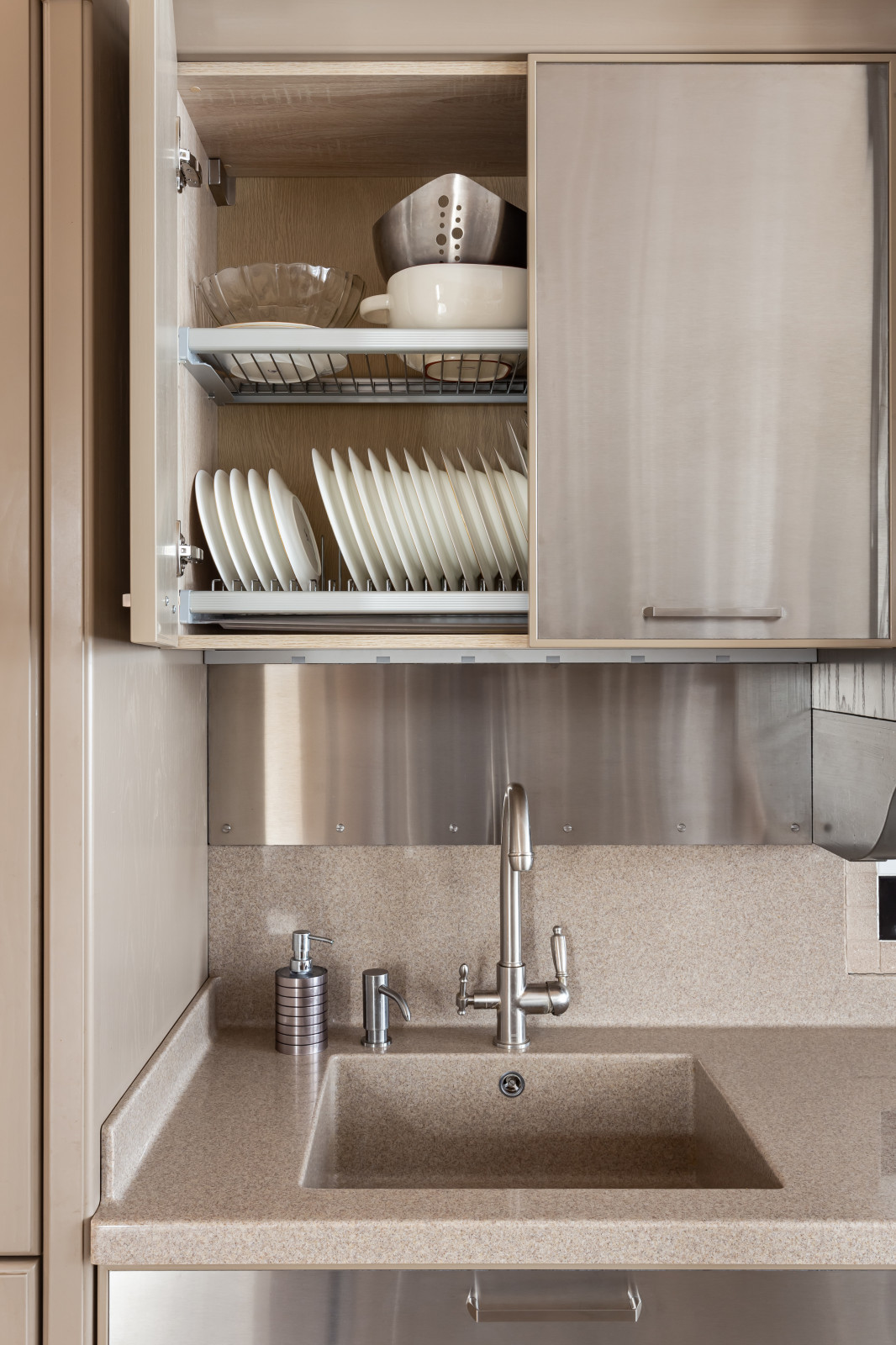 Стильная дизайнерская кухня