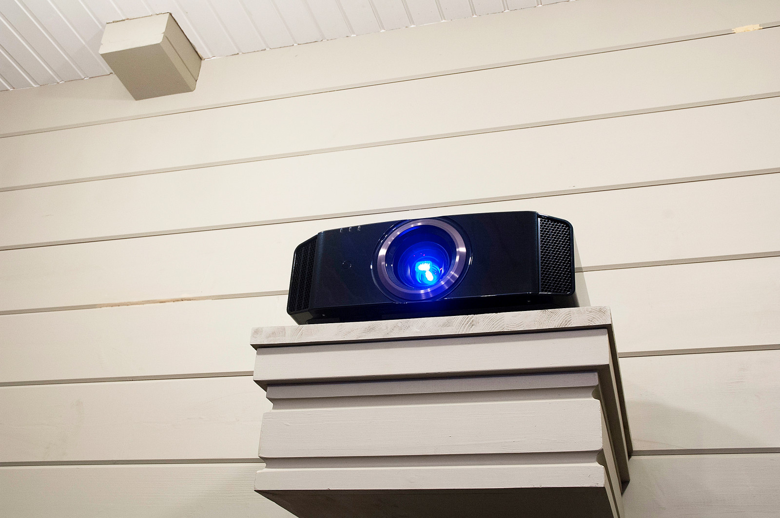 Кинозал в коттедже "Красная поляна" 45 м2.