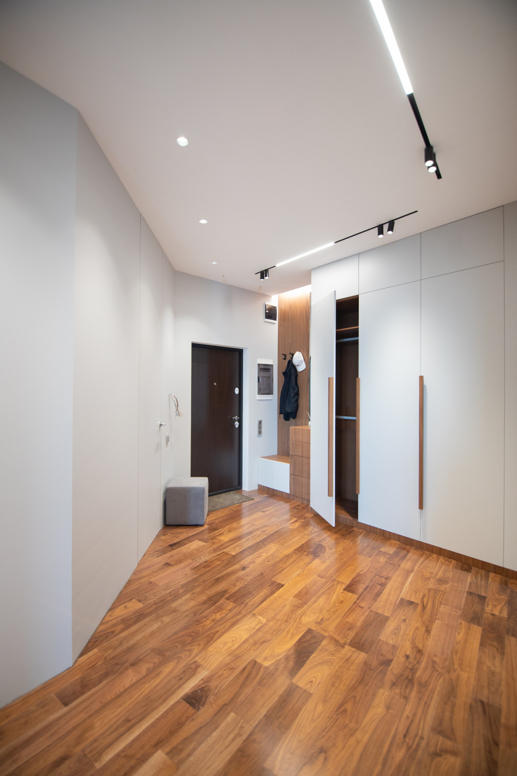 Мебель в прихожую в современном стиле