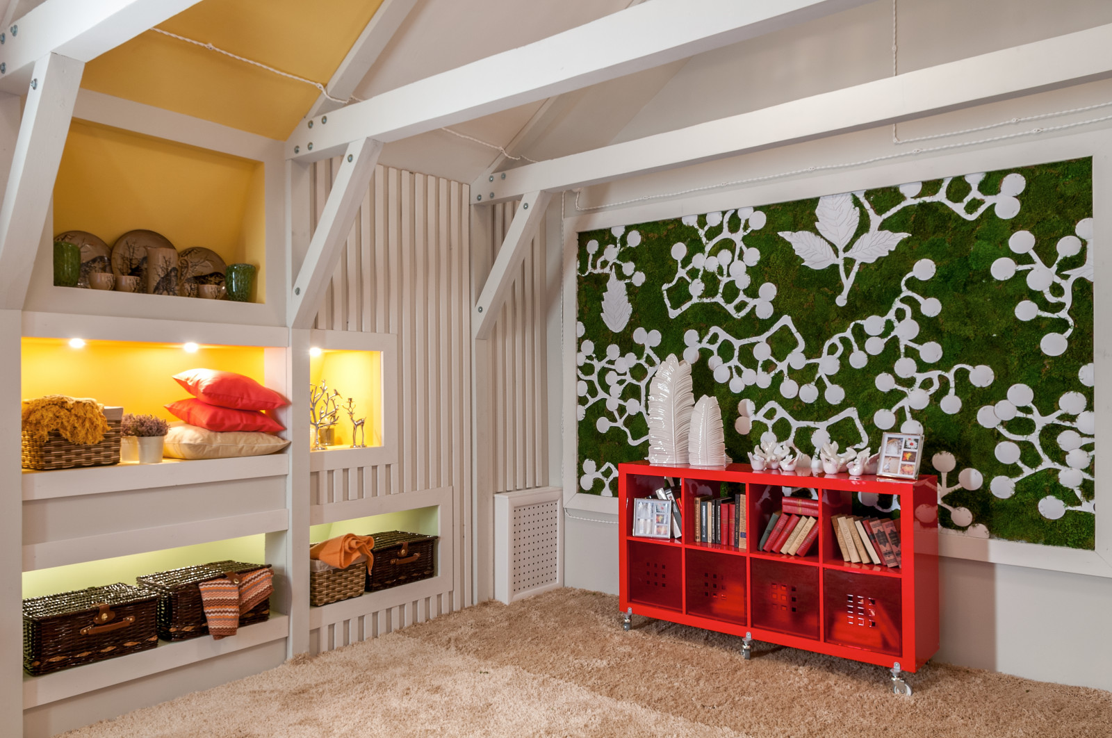 Яркие стены