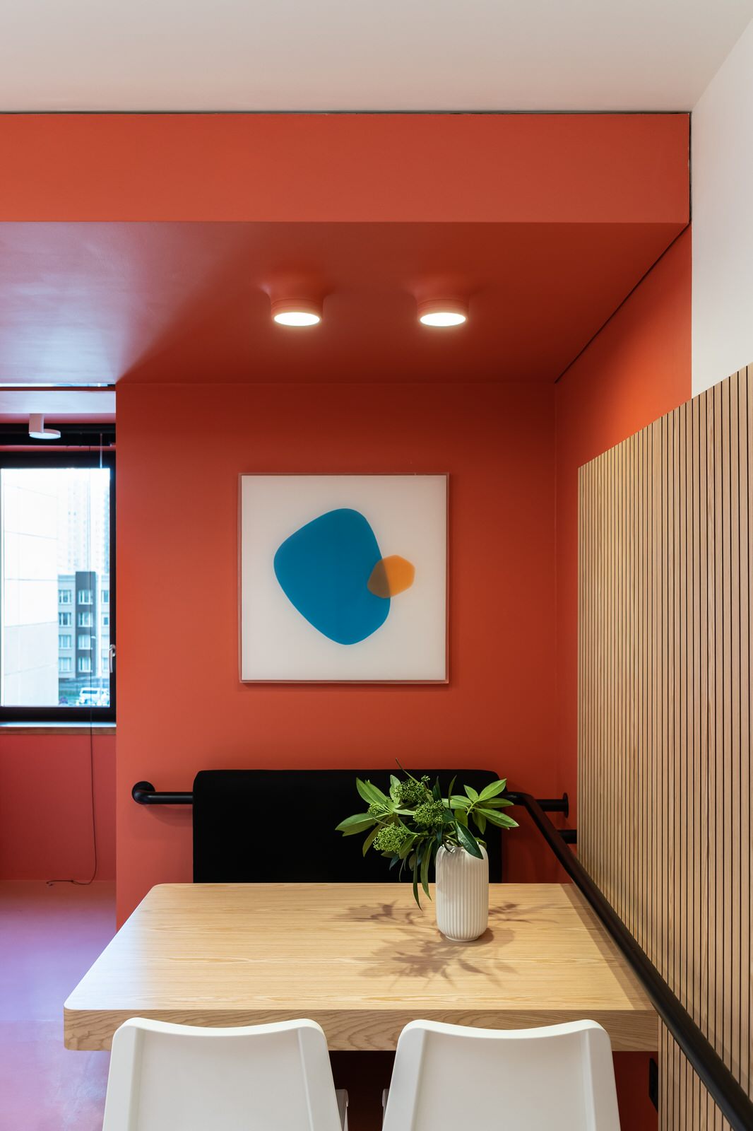 Кухня в коралловом ожерелье