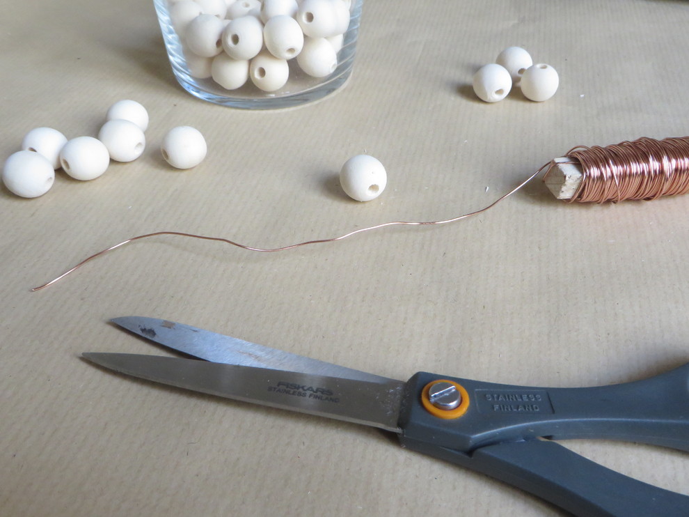 DIY: Новогодняя звезда из деревянных бусин