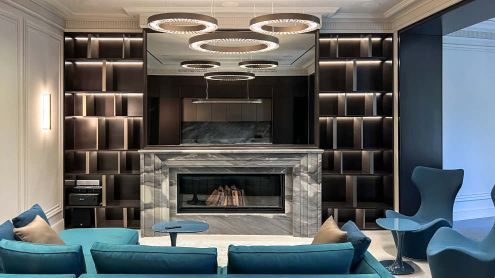 Зеркальный телевизор над камином