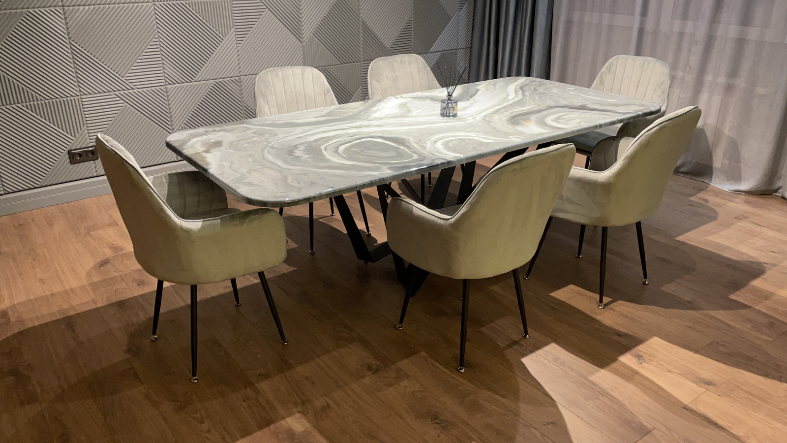 Обеденный стол под натуральный камень