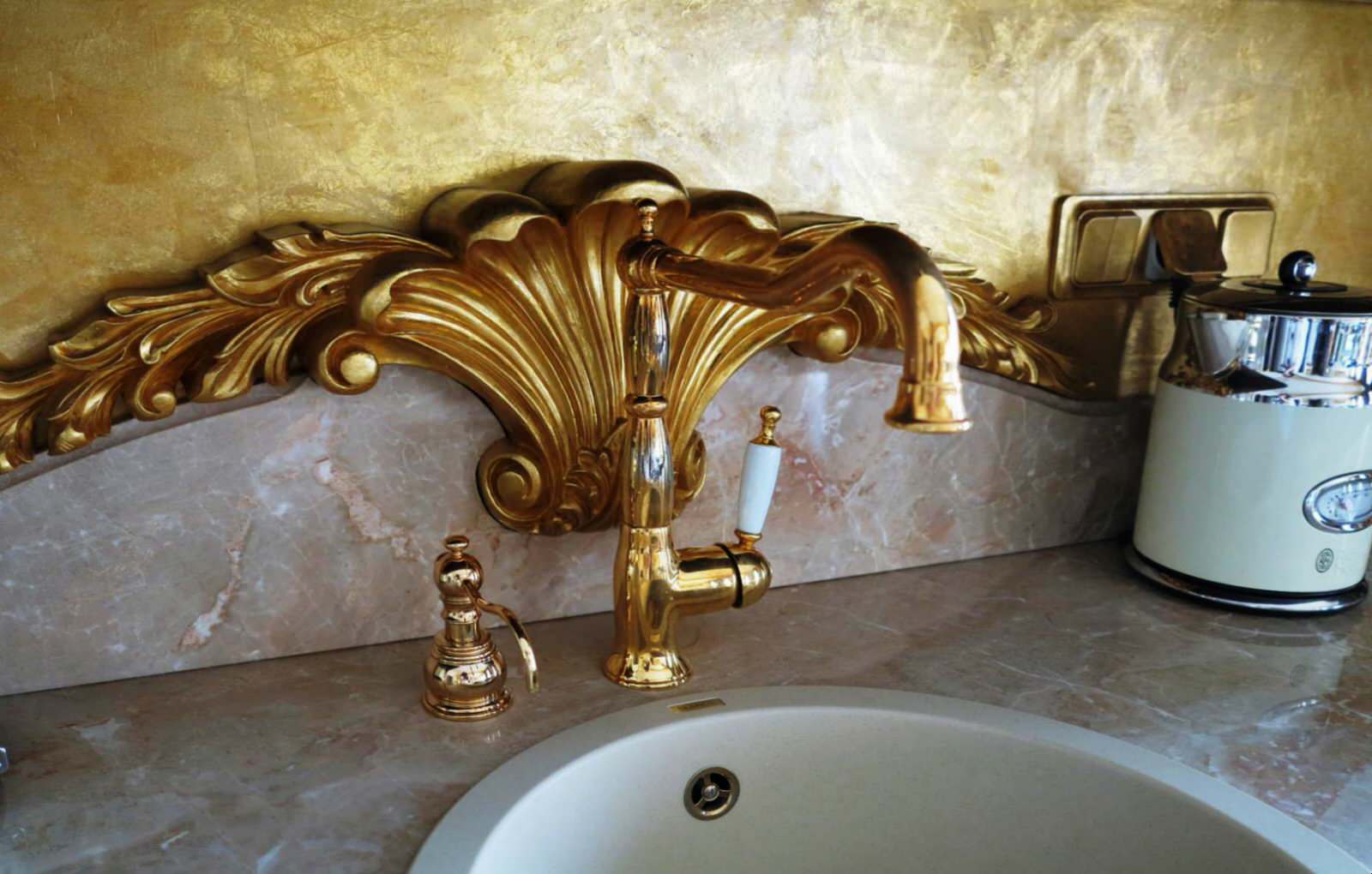 Буфет в Дворцовом стиле